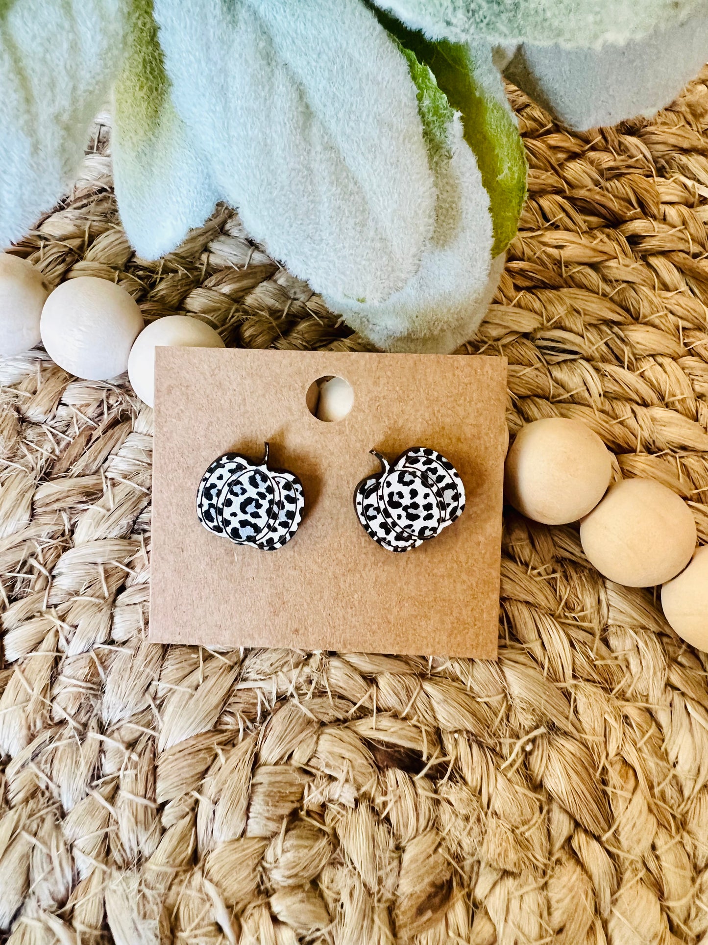 Pumpkin stud earrings